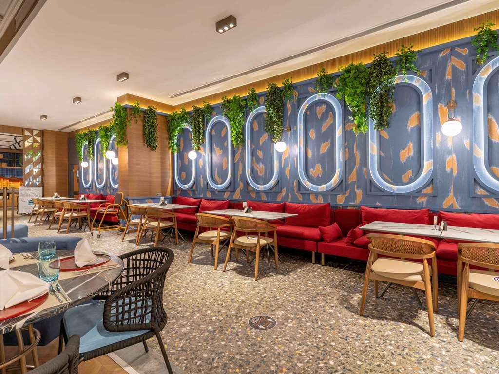 Mercure Trabzon Hotel Restaurante foto Interior of a restaurant in the mall